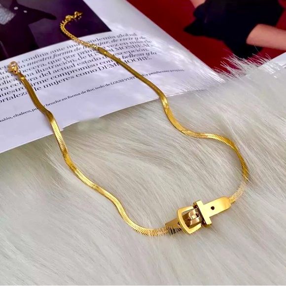 π Golden Buckle Charm Fashion Stylish Chain Necklace - Picture 2 of 9